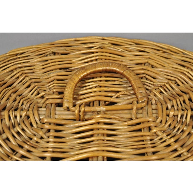 Late 20th Century Vintage Mid Century Modern Handwoven Wicker Rattan Laundry Basket W Lid For Sale - Image 5 of 17