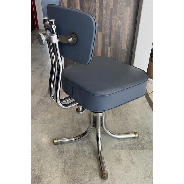 Mid-Century Modern Vintage Swivel Office Chair in Grey Chrome Faux Leather in the style of Roneo, 1950s For Sale - Image 3 of 18