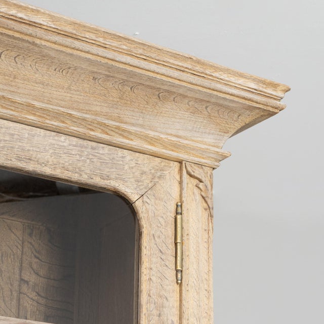 1910s French Art Nouveau Oak Vitrine With Floral Details For Sale - Image 9 of 18