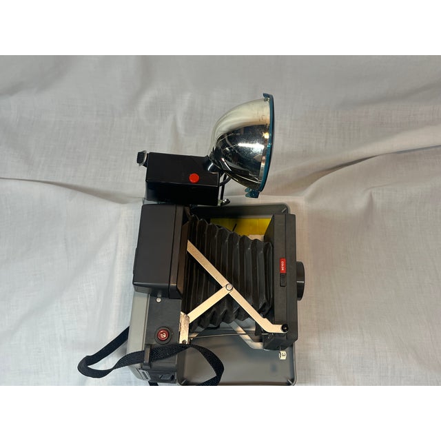 Photography Vintage 1960s Polaroid Automatic 104 Land Camera With Flash For Sale - Image 7 of 10