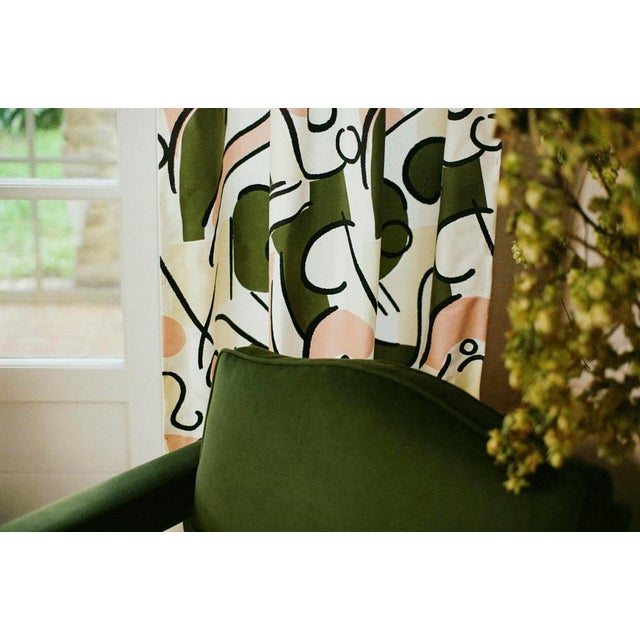 Our Felix slipper chair is a true all-rounder. It fits just as well in the living room as it does in the bedroom or...