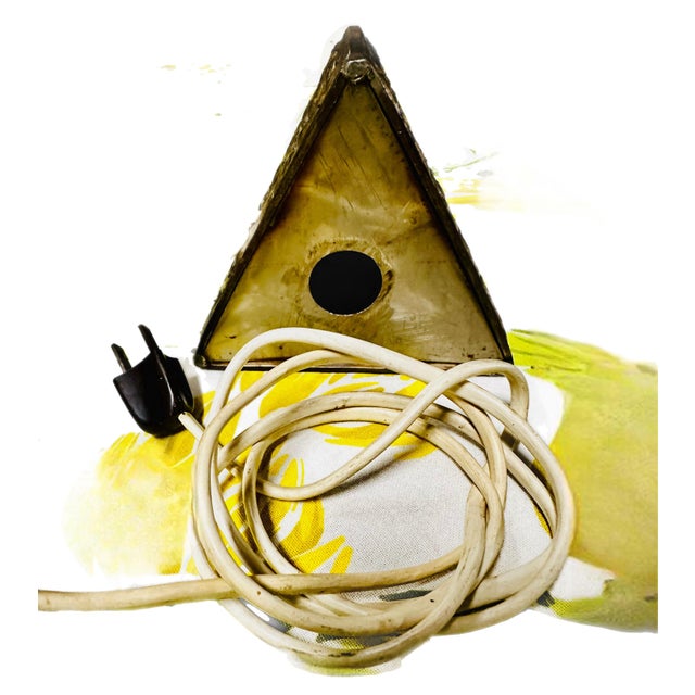 Brass Brutalist Triangular Table Lamp With Repeating Pattern For Sale In Miami - Image 6 of 6