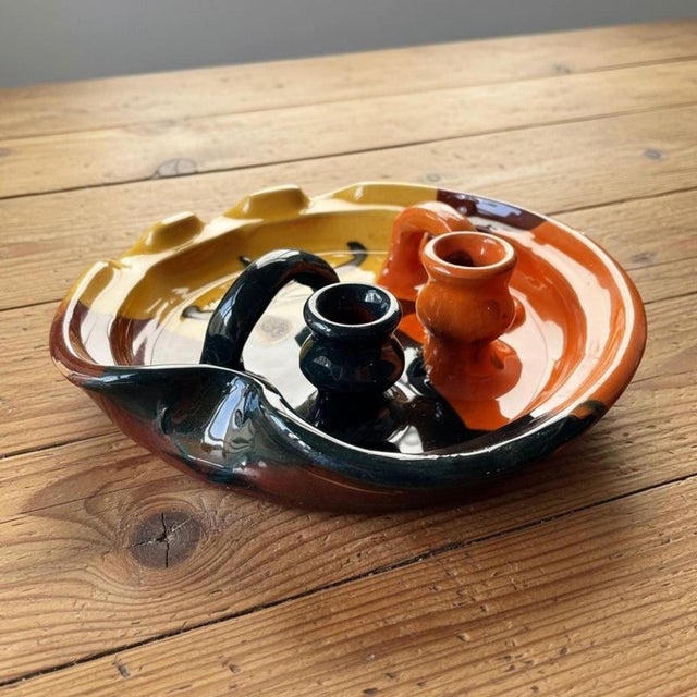 This clever, artistic decorative dish by Thomas Buxo combines many functions in its design. At first glance, the unusual...