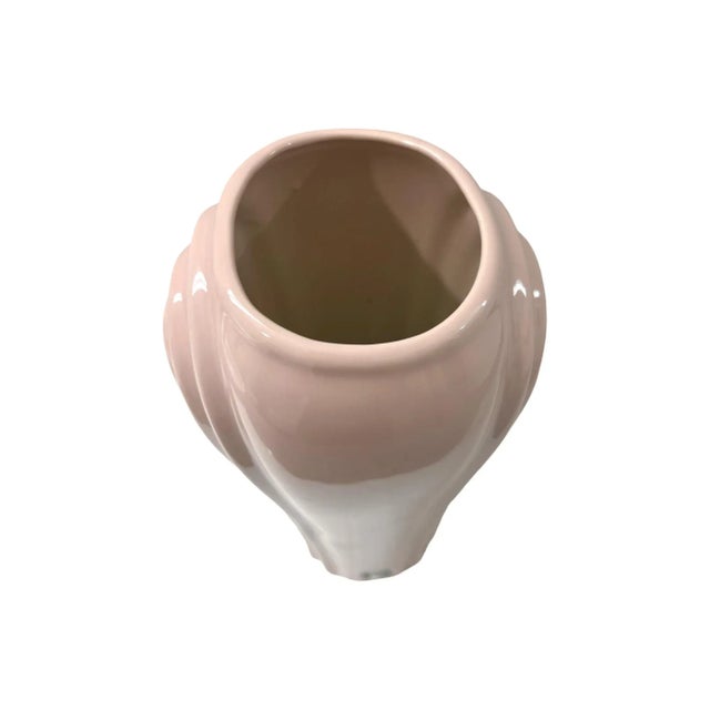 Vintage Harris Postmodern Large Ribed Pink Ceramic Vase 1980s Deco Drape Ribbed Accent For Sale - Image 4 of 7