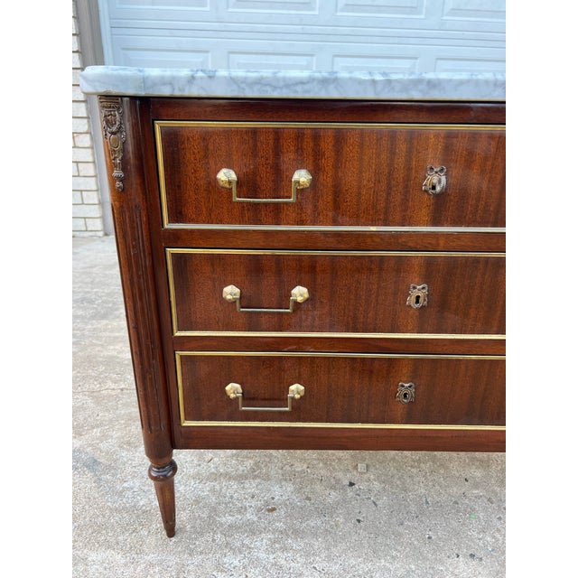 Brass French 19th Century Louis XVI Carrara Marble Top Mahogany Commode For Sale - Image 8 of 12