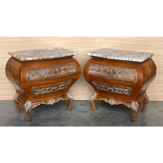 Early 20th Century Pair of Bombé Carved Nightstands with three Drawers and Marble Top, Mariano Garcia For Sale - Image 4 of 18