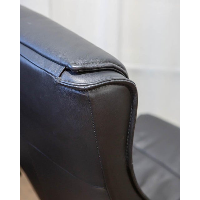 Black Pair Img Comfort Norwegian Leather Swivel and Reclining Lounge Chairs With Ottomans, Mid-20th Century For Sale - Image 8 of 18