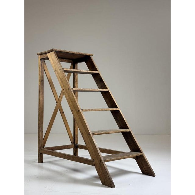 Large staircase/library staircase. Country-style. Sturdy and durable. Suitable for daily use. Dimensions: 130L x 129H x...