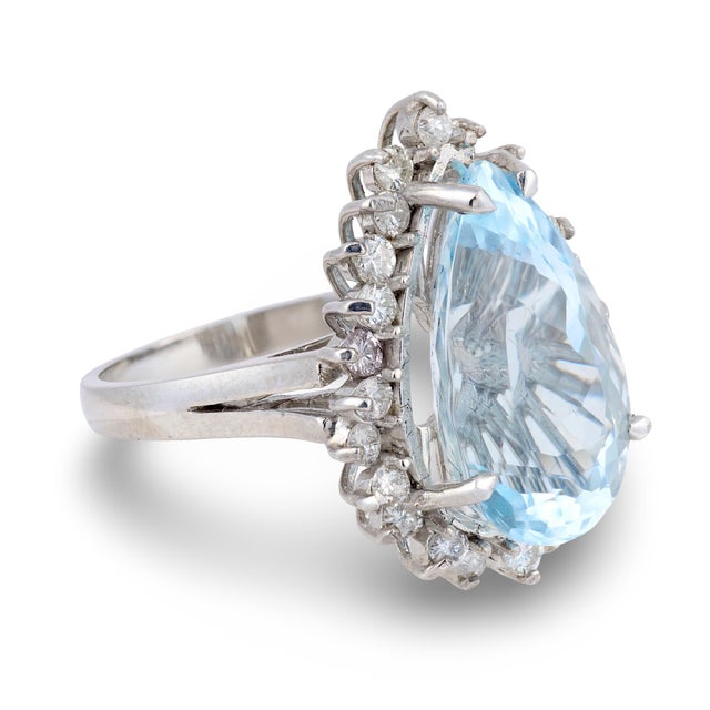 Vintage 6.00 Carat Pear Shape Aquamarine 18k White Gold Ring, Size 6.75 For Sale - Image 4 of 6