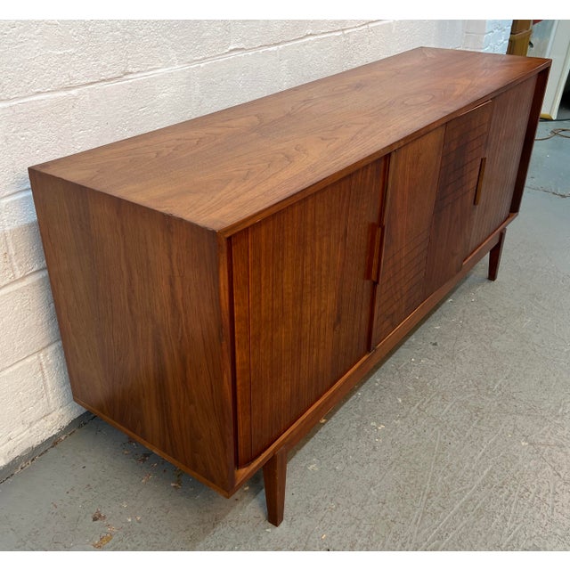Wood Mid-Century Nine Drawer Walnut 'Elegette' Dresser by Furnette Industries For Sale - Image 7 of 18