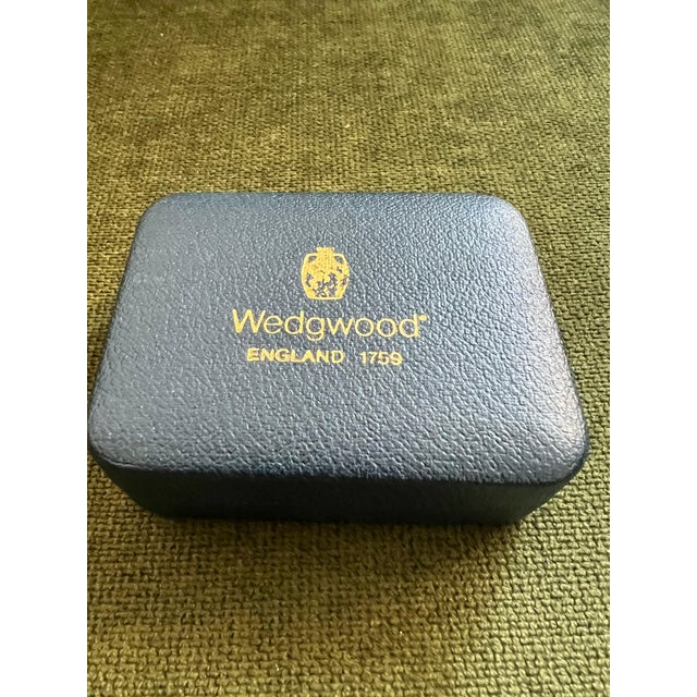 White Vintage Royal British "Wedgwood" Jasper ware Gold Plate Cufflinks Circa 1980 For Sale - Image 8 of 18