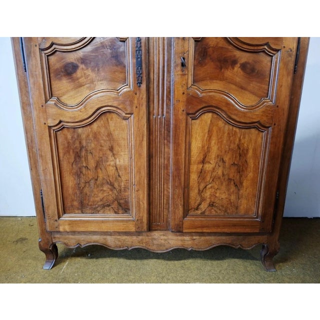 Louis XV Wardrobe in Walnut For Sale - Image 5 of 12