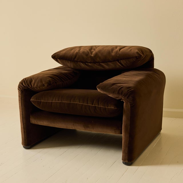 Textile A Vico Magistretti "Maralunga" Chair in New Velvet, Cassina, 1970's. For Sale - Image 7 of 7
