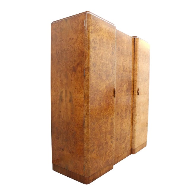 English Art Deco Blonde Walnut Triple Breakfront Wardrobe, 1930 For Sale - Image 3 of 14