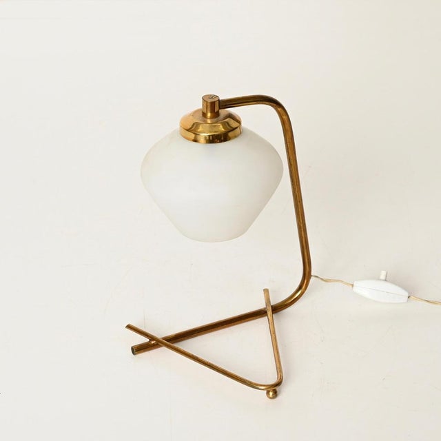 1950s Italian Brass and Opaline Glass Table Lamps from Stilnovo, Italy, 1950s, Set of 2 For Sale - Image 5 of 17