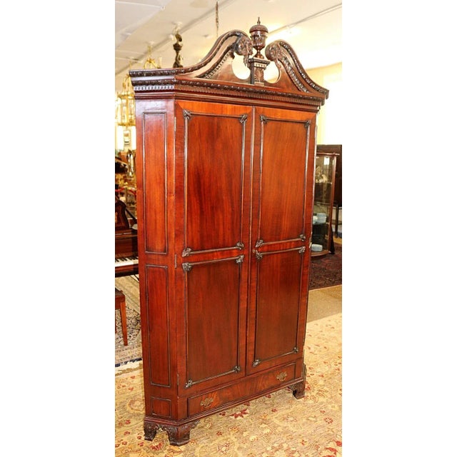 Traditional ​Mahogany Carved Georgian Style Corner Cabinet Attributed to Maitland Smith For Sale - Image 3 of 11