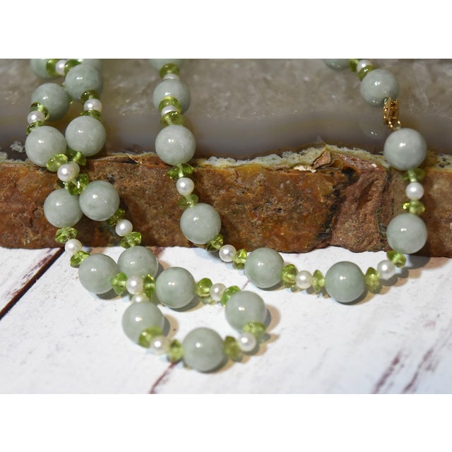 Jade Natural Green Jadeite Beaded Necklace With Pearls and Peridot 14k Gold For Sale - Image 8 of 13
