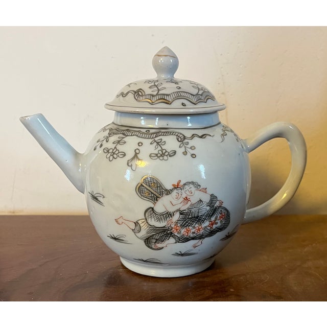 Chinoiserie Antique 18th Century Qianlong Chinese Export Porcelain Tea Pot Decorated en Grisaille With Courting Couples For Sale - Image 3 of 13