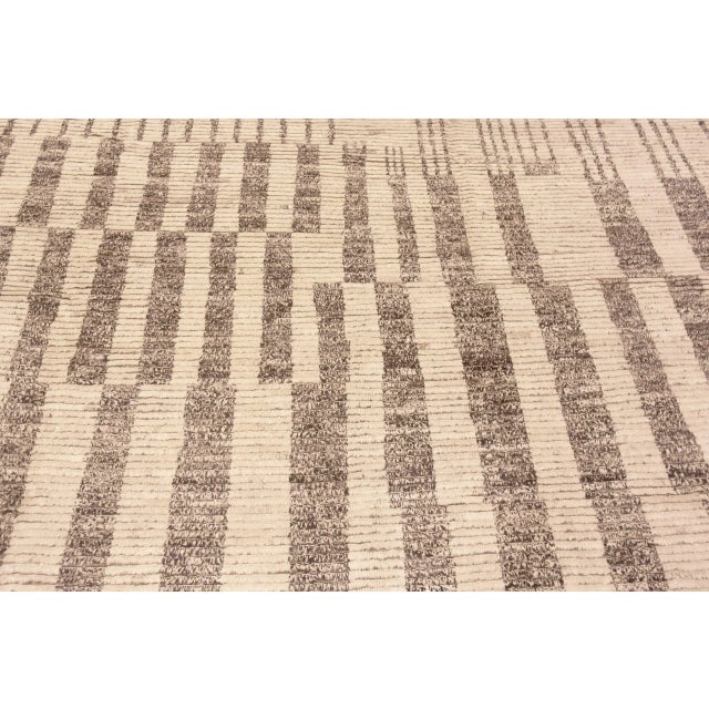 Nazmiyal Collection Geometric Modern Area Rug For Sale In New York - Image 6 of 7