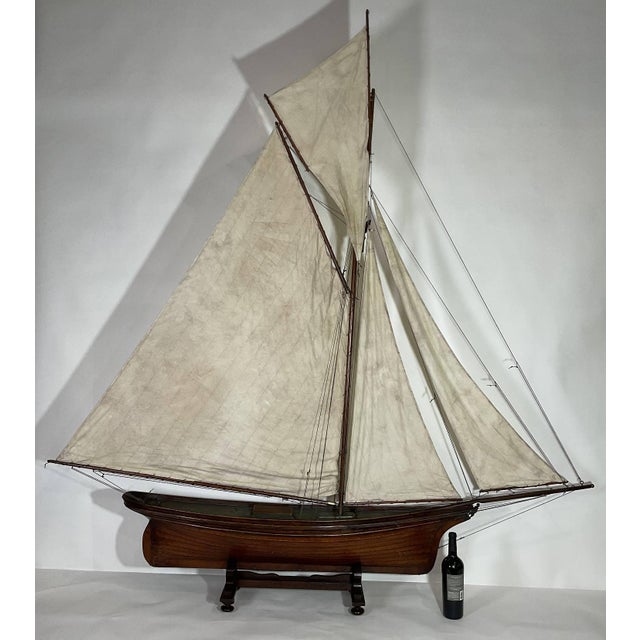 Traditional Vintage Pond Yacht with Makers Badge For Sale - Image 3 of 12