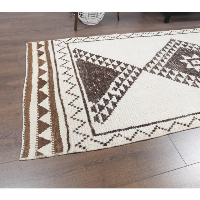 Vintage Turkish Oushak Handmade Wool Cotton White Runner Rug For Sale - Image 4 of 10