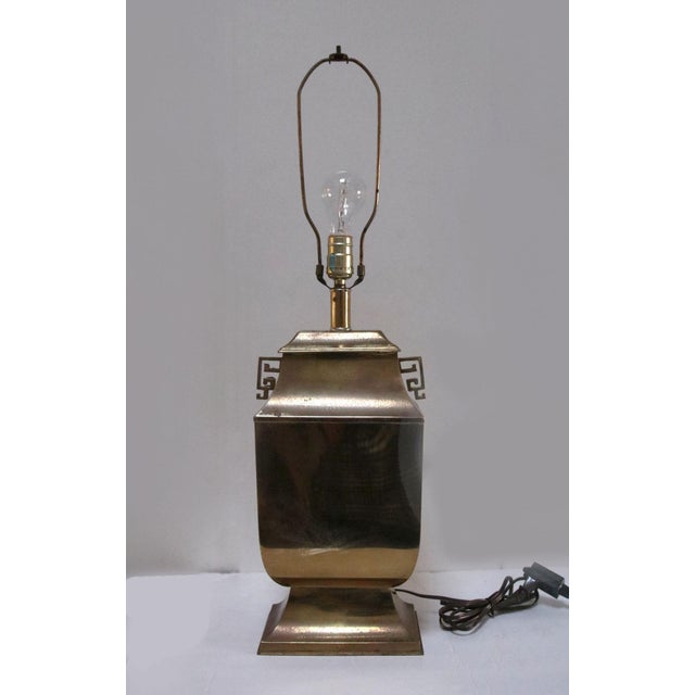 Frederick Cooper Mid-Century Hollywood Regency Chinoiserie Brass Table Lamp With Greek Key Handles For Sale - Image 4 of 11