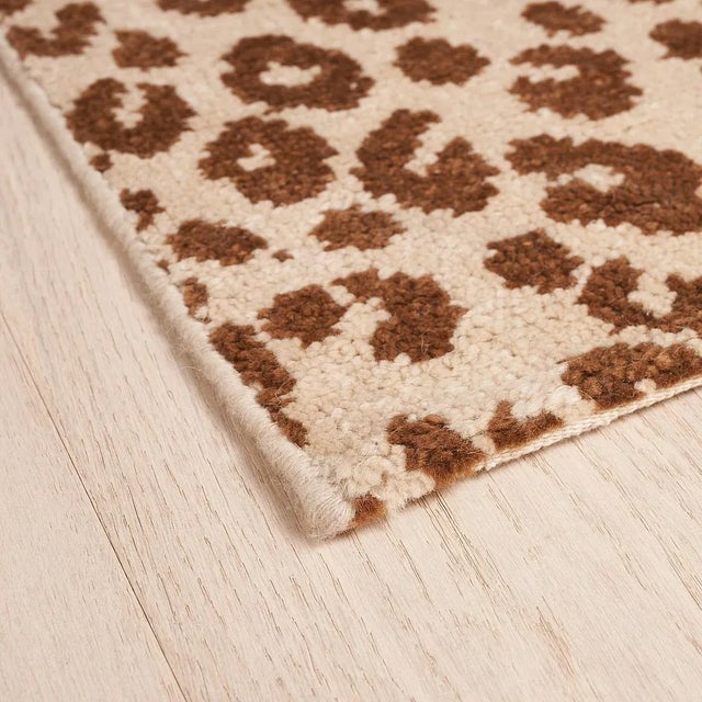 Modern Schumacher Iconic Leopard 9' x 12' Rug in Brown For Sale - Image 3 of 4