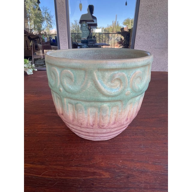 This vintage planter from Nelson-McCoy boasts a unique matte pastel finish that will complement any indoor or outdoor...