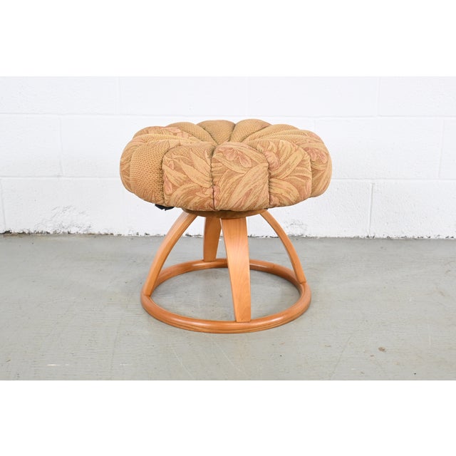 Wood Heywood-Wakefield Vanity Pouf Stool, 1940s For Sale - Image 7 of 9