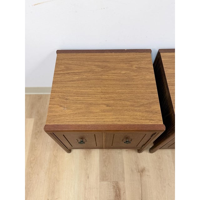 Mid 20th Century Pair of Vintage MCM Transitional Mersman Clover Walnut End Tables W/ Cabinet For Sale - Image 5 of 13