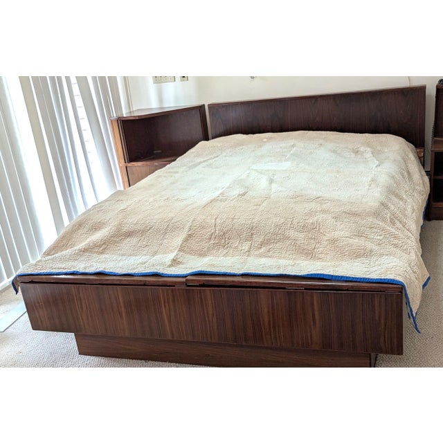 Textile Antique Late 1800s Quilt of Mariner's Compass Pattern -Exceptionally Large Size for the Time For Sale - Image 7 of 18