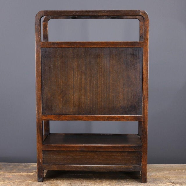 Brown Vintage Chinese Huali Rosewood Curio Cabinet | Ming Style Display Shelf With Barred Doors For Sale - Image 8 of 9