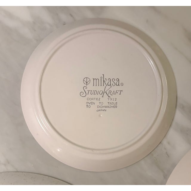 Mid-20th Century Modern Mixed Stoneware Wall Plate Curation- Set of 5 For Sale - Image 11 of 14