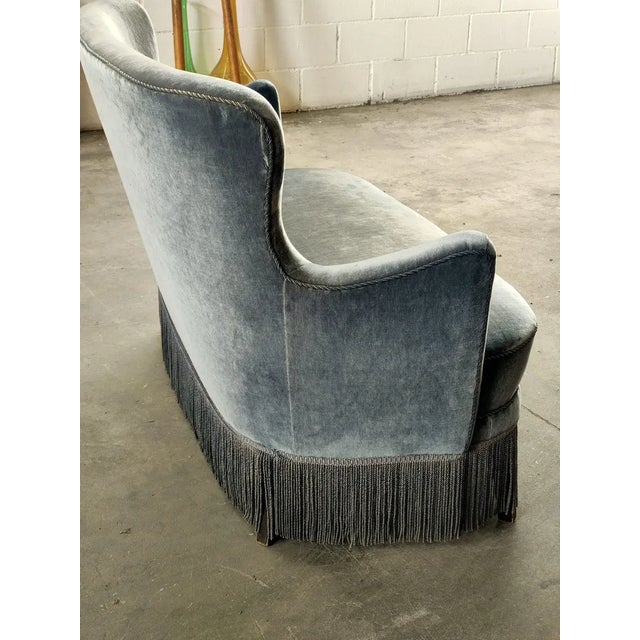 Sofa with wooden structure, blue velvet upholstery, made in Denmark in the 1960s. Measurements: seat height 42cm, length...