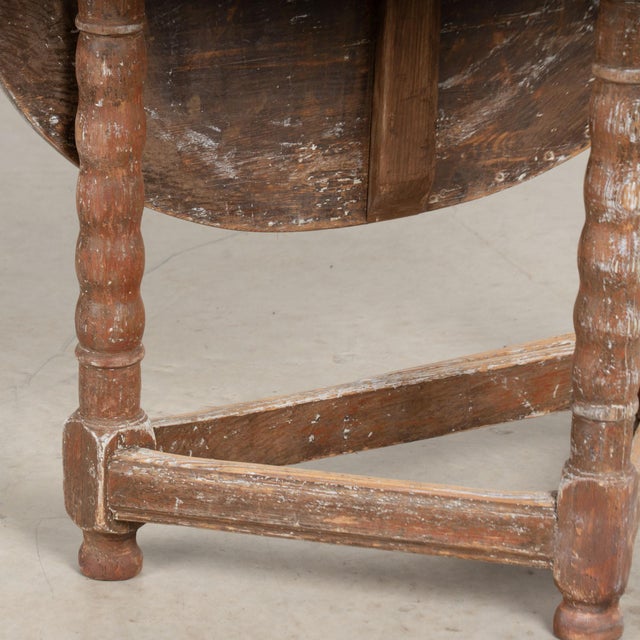 Early 19th Century Swedish Painted Pine Drop Leaf Small Round Table For Sale - Image 13 of 14