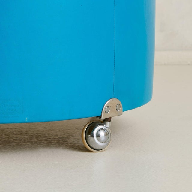 Mid-Century Modern Italian Dilly Dally Pouf by Luigi Massoni for Poltrona Frau, 1968 - 2 Available For Sale - Image 3 of 11