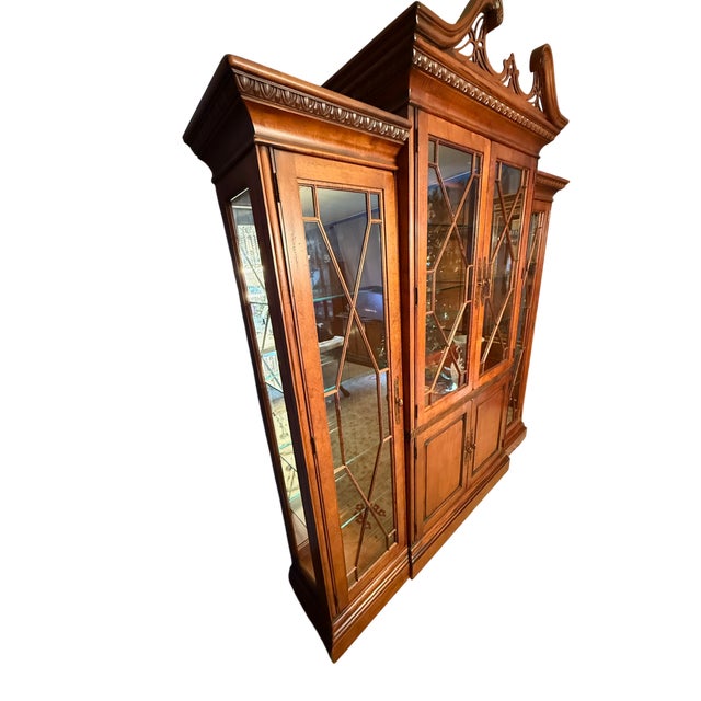 Traditional Late 20th Century Hickory White Hampton Collection China Cabinet For Sale - Image 3 of 14
