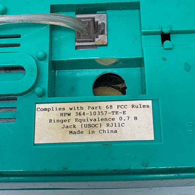 Vintage 1980’s Teal Trimline Telephone For Sale - Image 4 of 5