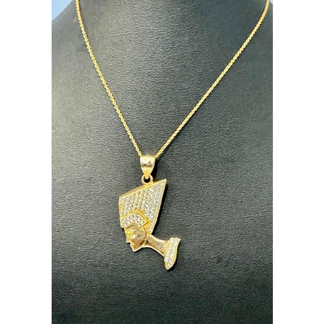 Vintage 1 Ct Diamond Face Pendant with hat 14 Karat Yellow Gold + Chain For Sale In New York - Image 6 of 18