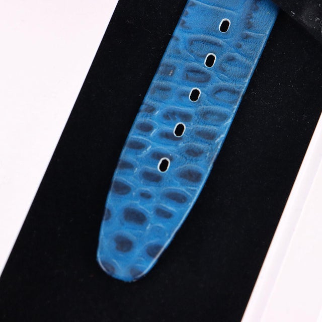 Swatch Skin Blu Lustrous Bliss Sfz111 Vintage Switzerland 2005 For Sale - Image 4 of 6