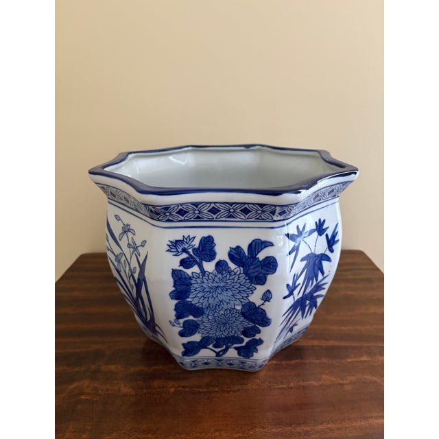 Early 21st Century Blue & White Chinoiserie Porcelain Planter With Scalloped Form For Sale - Image 5 of 8
