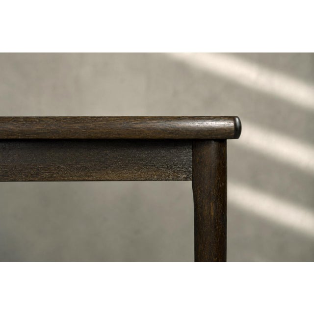 This classic dining table was produced by the Danish manufactory AM Møbler [Ansager Møbler] during the 1960s. It is made...