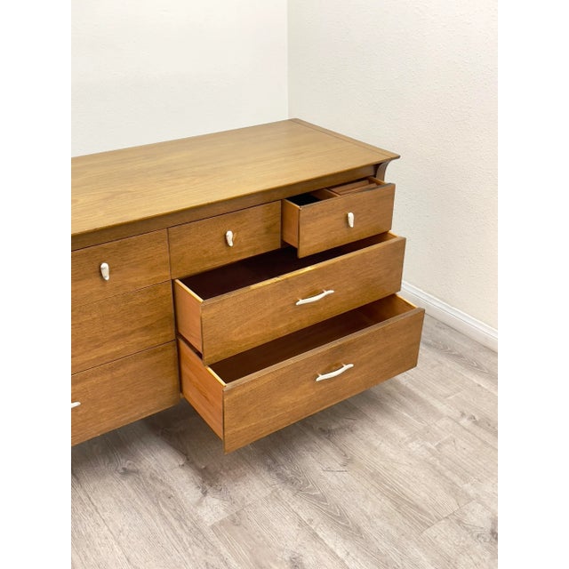 Mid Century Modern Dresser by Drexel For Sale In Los Angeles - Image 6 of 11