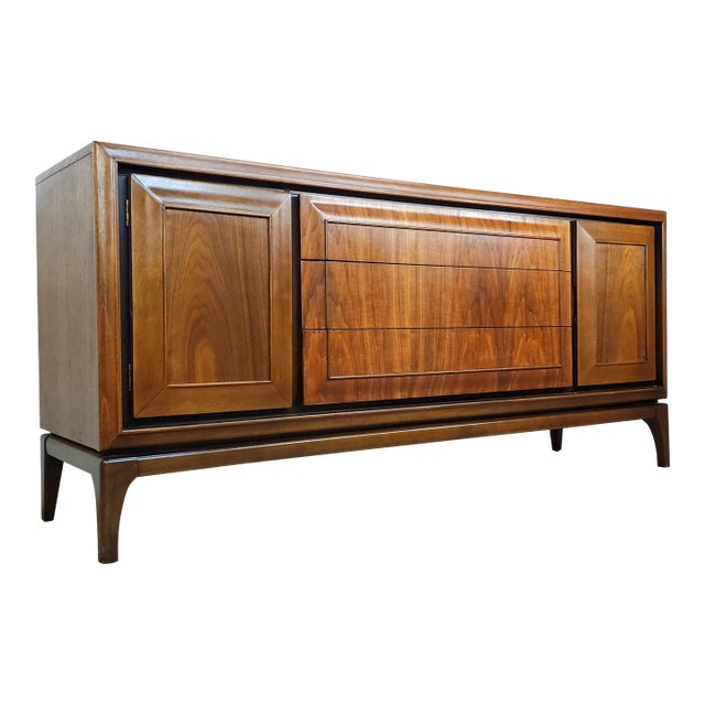 1960s Walnut Mid Century Modern Credenza Buffet by United Furniture For Sale