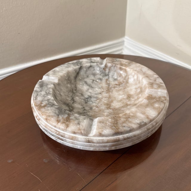 Beautiful vintage two tone black and brown vein white marble Ashtray. Good look and size