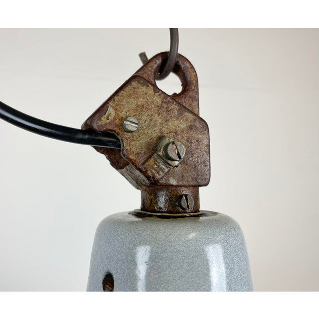 1960s Industrial Grey Enamel Factory Hanging Lamp with Cast Iron Top, 1960s For Sale - Image 5 of 17