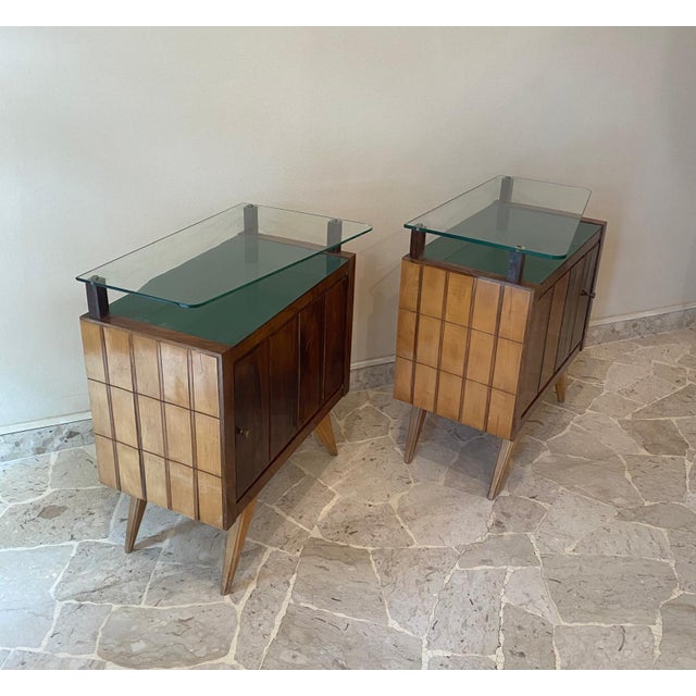 Vintage Beech and Walnut Bedside Tables with Green Glass Top and Clear Glass Shelf, Italy, 1950s, Set of 2, in Very Good...