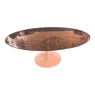 Price Drop! 1990s Eero Saarinen Tulip Oval Coffee Table, White Base, Dark Blue/Gray Granite Top. For Sale