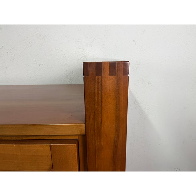 Sideboard in finely crafted walnut wood with double door with shelves and triple drawer, Italian manufacturing from the...