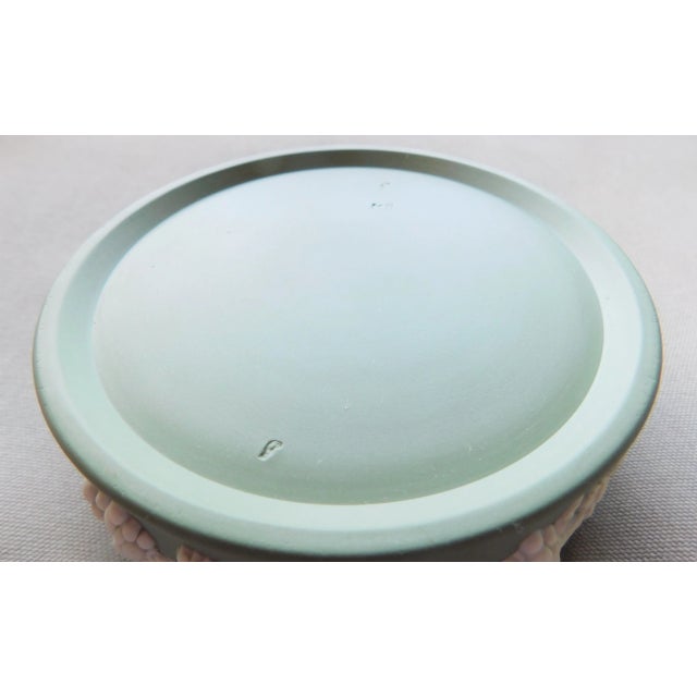 Green and White Wedgwood Jasperware 20th Century Pottery, Round Trinket Box, Made in England For Sale In New York - Image 6 of 12